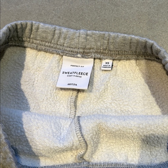 Aritzia Heather Gray Sweat Shorts - Picture 2 of 2